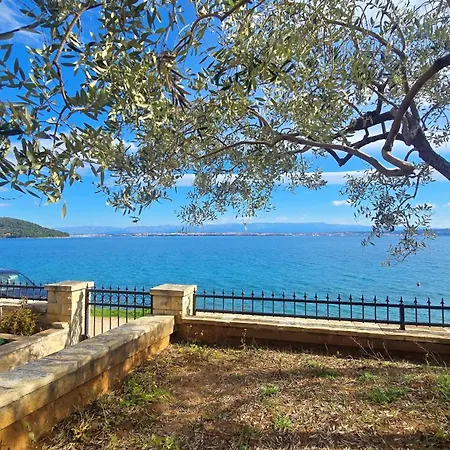 Oceanview Prestige דירה *