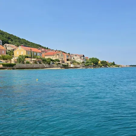 Oceanview Prestige דירה *